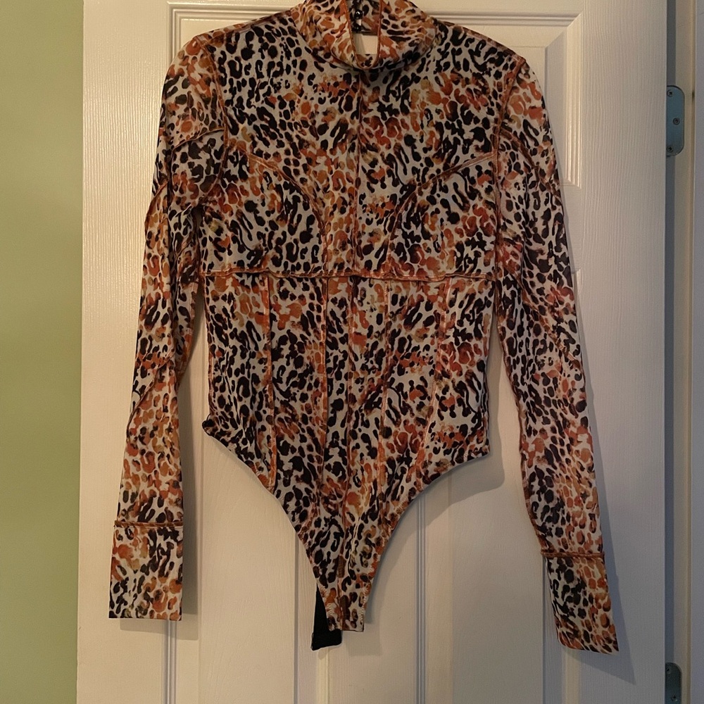 🧡Leopard Print Long Sleeve Backless Thong Bodysuit by Revolve🧡